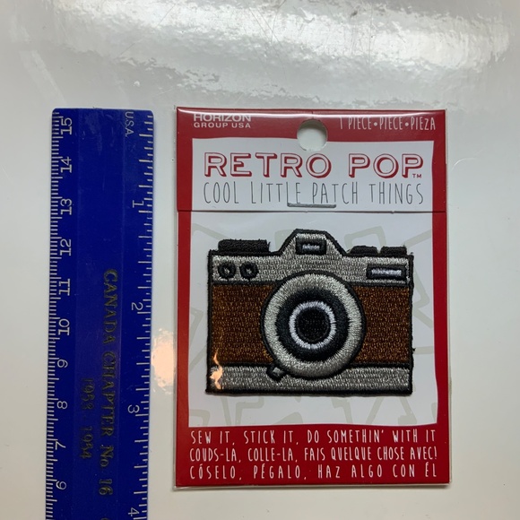 Three embroidered iron-on patches: Moose, Canada flag, camera - Picture 5 of 8